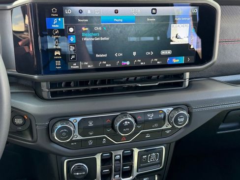 Certified 2025 Jeep Wrangler Unlimited Rubicon AWD/4WD image 17