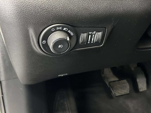 Used 2024 Jeep Compass Latitude AWD/4WD image 18