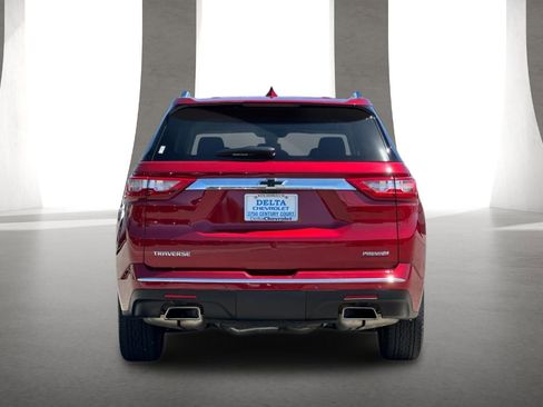 Used 2021 Chevrolet Traverse Premier FWD image 5