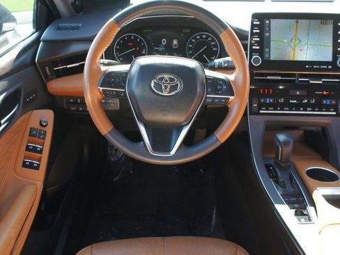 Used 2021 Toyota Avalon Limited image 5