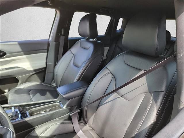 Used 2025 Jeep Compass Limited AWD/4WD image 13