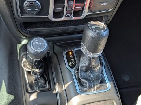 Used 2025 Jeep Wrangler Unlimited Sahara AWD/4WD image 27