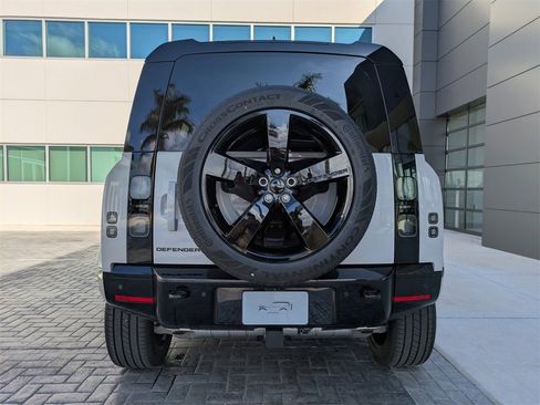 New 2026 Land Rover Defender 110 X-Dynamic SE image 5