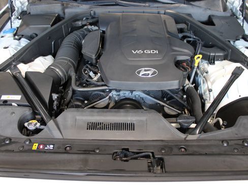 Used 2016 Hyundai Genesis 3.8 RWD image 34