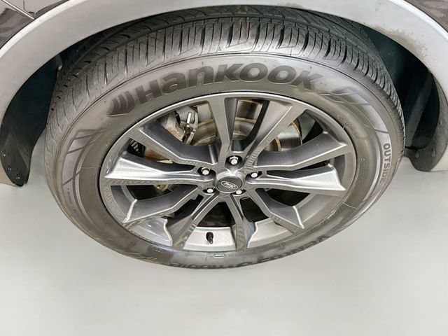Used 2017 Ford Explorer XLT w/ Equipment Group 202A AWD/4WD image 33
