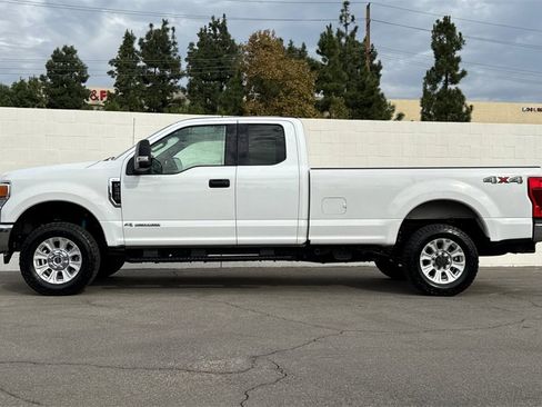 Used 2022 Ford F350 XLT w/ Camper Package image 9