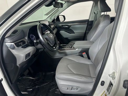 Used 2020 Toyota Highlander Limited image 16
