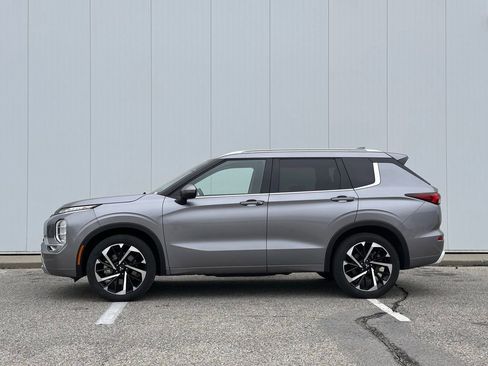Used 2022 Mitsubishi Outlander SEL AWD/4WD image 2