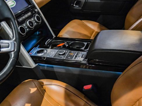 Used 2019 Land Rover Discovery HSE Luxury image 23