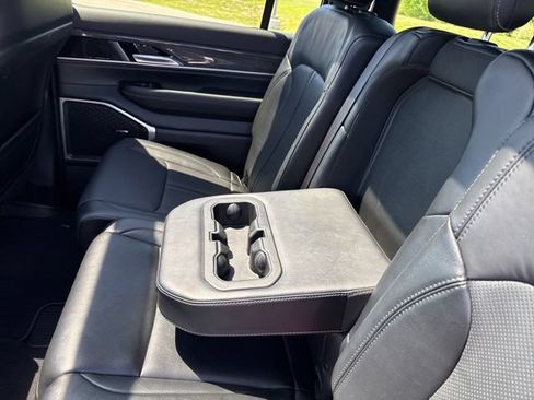 Used 2022 Jeep Wagoneer Series II w/ Premium Group I AWD/4WD image 27