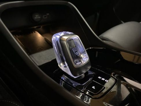 Used 2025 Volvo XC40 B5 Plus image 58