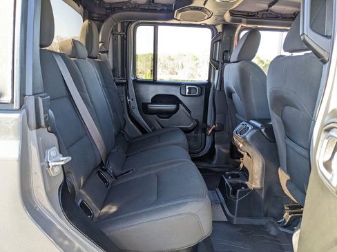 Certified 2022 Jeep Gladiator Willys image 47