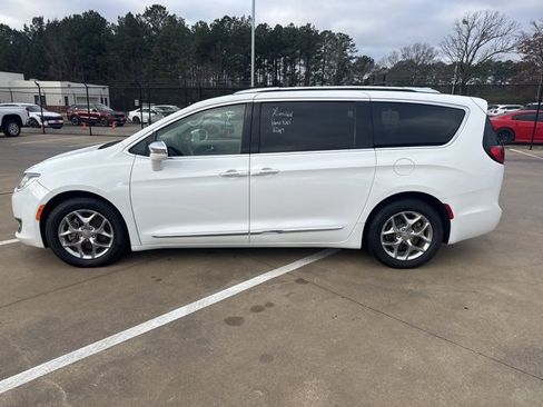 Used 2018 Chrysler Pacifica Limited image 5