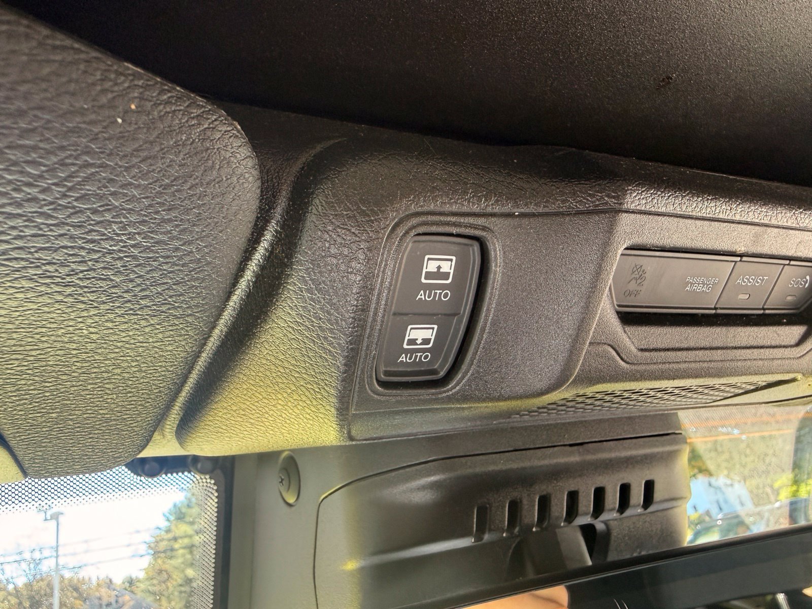 Used 2024 Jeep Wrangler Unlimited Sahara w/ Technology Group AWD/4WD image 16
