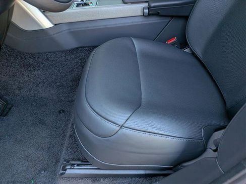 New 2026 Land Rover Range Rover SV image 4