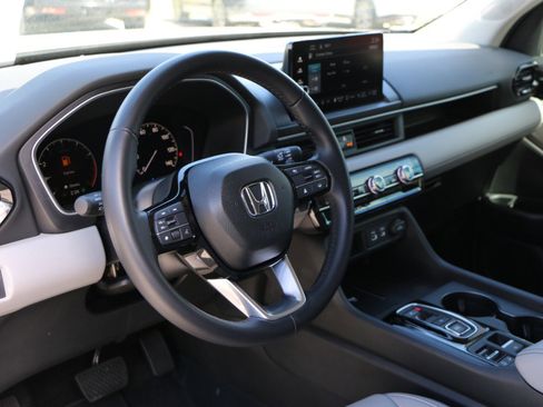 Used 2025 Honda Pilot EX-L image 19