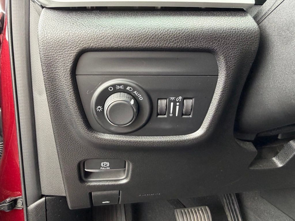 Used 2023 Jeep Grand Cherokee L Laredo AWD/4WD image 24