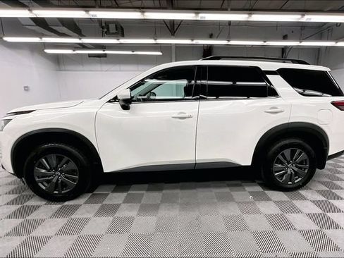 Used 2024 Nissan Pathfinder SV AWD/4WD image 14