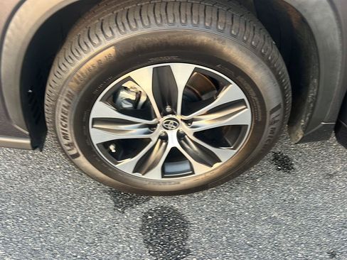 Used 2022 Toyota Highlander XLE image 39