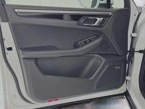 Certified 2021 Porsche Macan AWD image 12