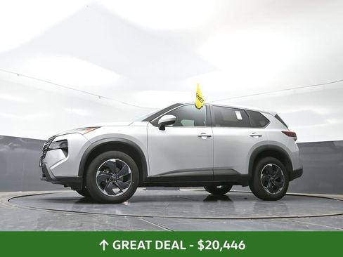 Used 2024 Nissan Rogue SV image 30