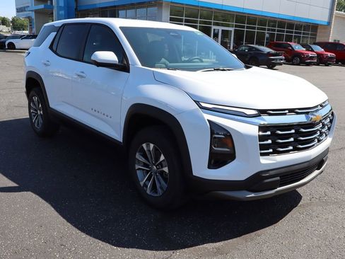 New 2026 Chevrolet Equinox LT w/ Convenience Package II AWD/4WD image 2
