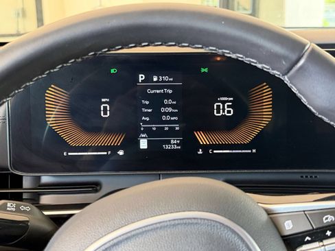 Used 2026 Kia Carnival FWD image 43