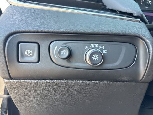 Used 2021 Buick Enclave Essence image 48