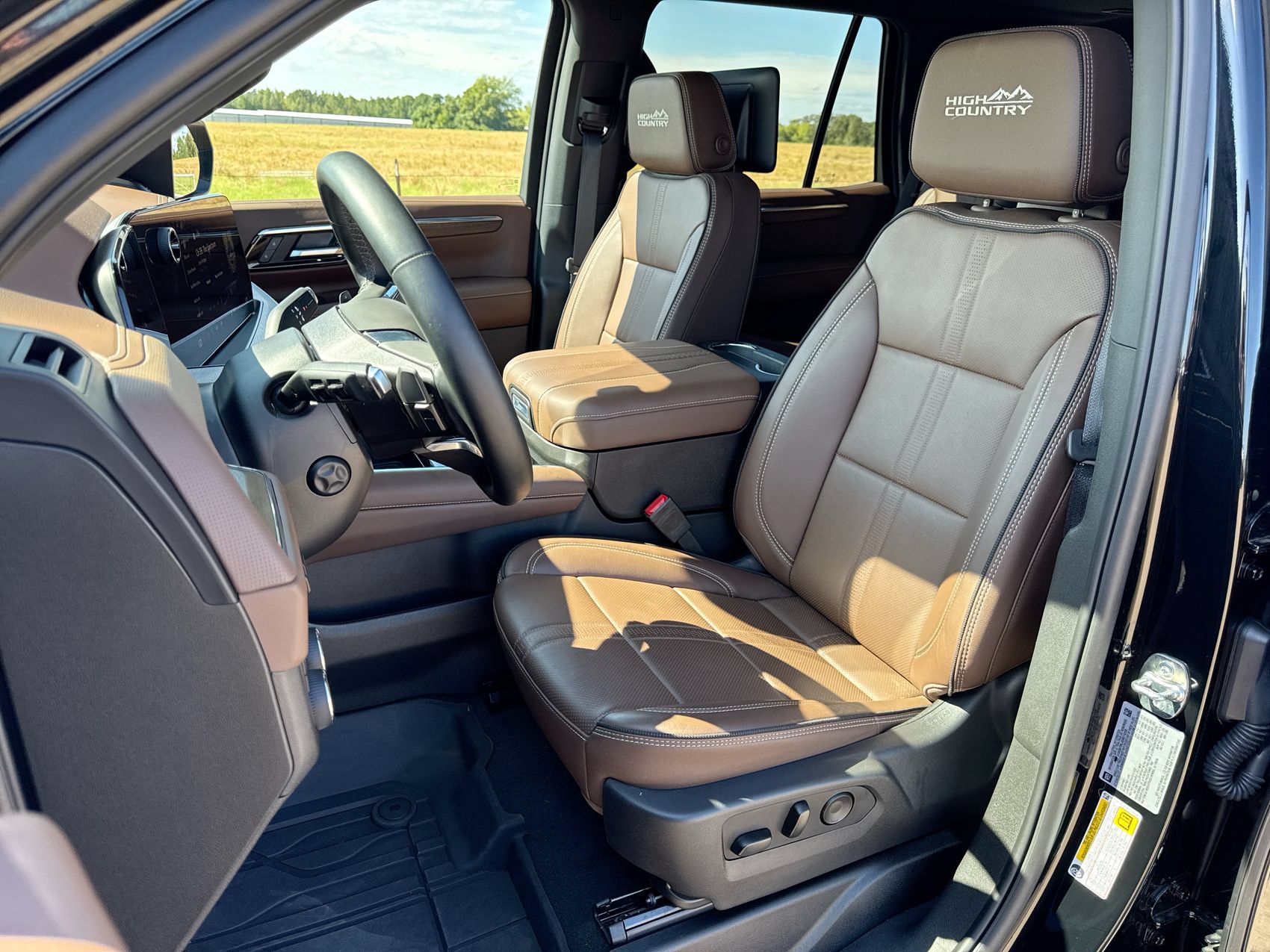 Used 2025 Chevrolet Tahoe High Country AWD/4WD image 11