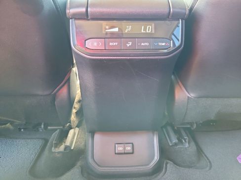 Used 2023 Toyota Highlander XLE FWD image 34