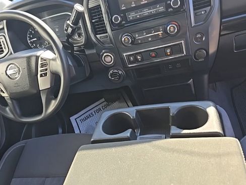 Used 2022 Nissan Titan SV AWD/4WD image 9