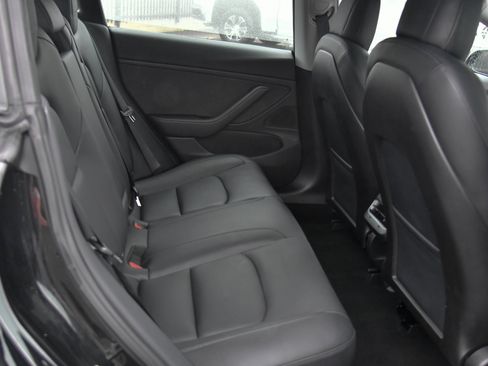 Used 2019 Tesla Model 3 Standard Range image 40