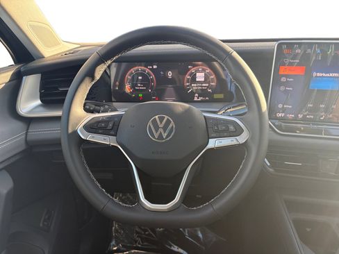 New 2025 Volkswagen Tiguan SE image 3