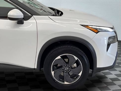 Used 2025 Nissan Rogue SV AWD/4WD image 5