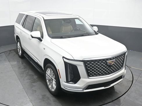 Used 2025 Cadillac Escalade Premium Luxury w/ LPO, Floor Liner Package image 41