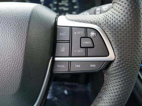 Used 2025 Toyota Sienna Platinum image 27