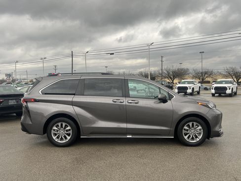 Certified 2024 Toyota Sienna XLE image 4