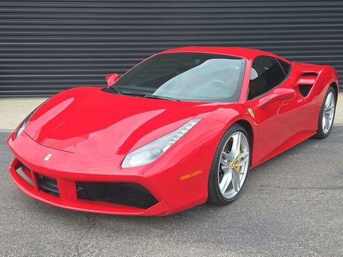 Used 2018 Ferrari 488 GTB image 1