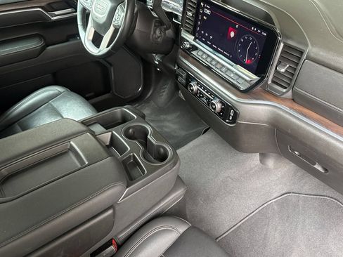 Used 2025 GMC Sierra 1500 SLT AWD/4WD image 17