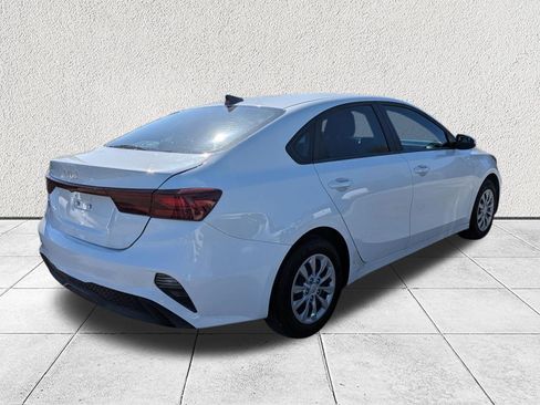 Used 2023 Kia Forte LX image 3