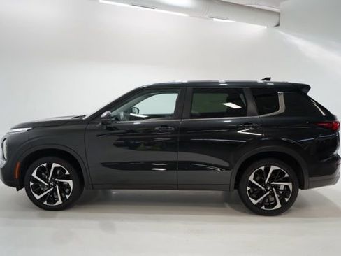 Used 2024 Mitsubishi Outlander SE image 4