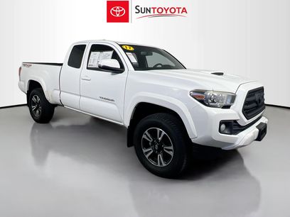 Used 2017 Toyota Tacoma TRD Sport w/ Tow Package (A/T)