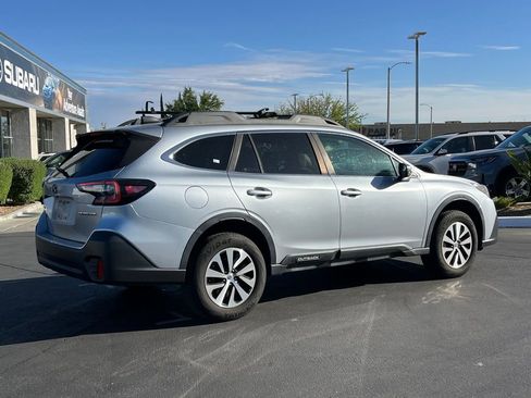 Used 2022 Subaru Outback Premium AWD/4WD image 6