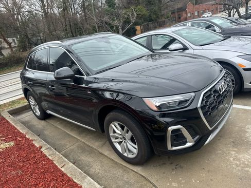 Used 2023 Audi Q5 2.0T Premium w/ Convenience Package image 4