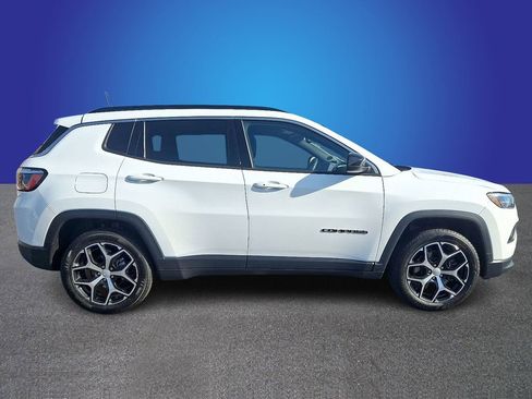 Used 2024 Jeep Compass Latitude image 7