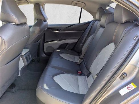 Used 2018 Toyota Camry XLE image 19