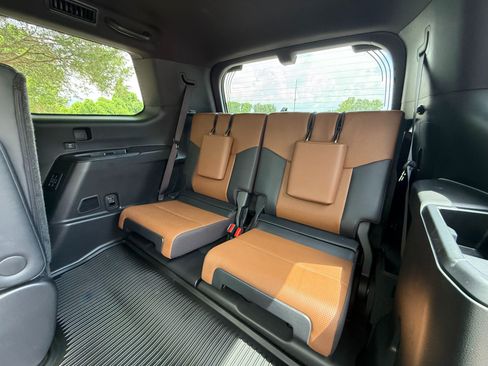 Used 2025 Lexus GX 550 w/ Accessory Package (2T) AWD/4WD image 30