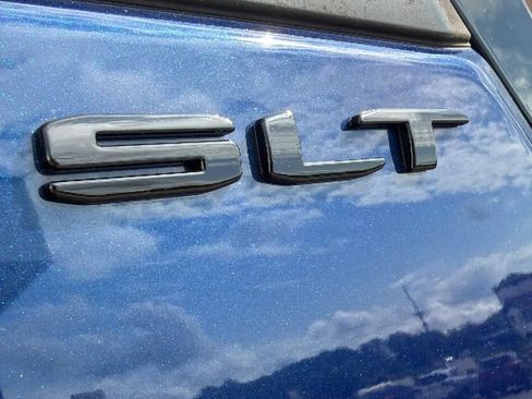 Used 2022 GMC Terrain SLT w/ Elevation Edition FWD image 9