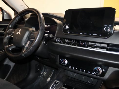 Used 2022 Mitsubishi Outlander SE image 60