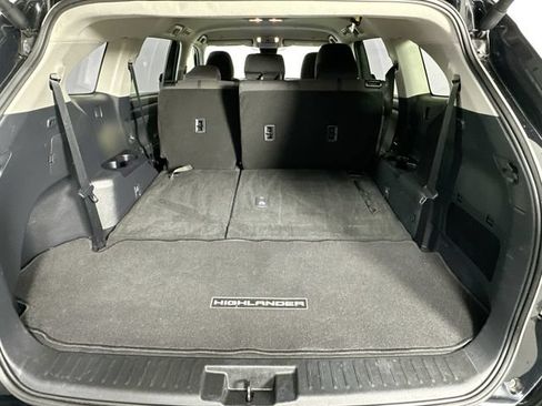 Used 2024 Toyota Highlander LE AWD/4WD image 30